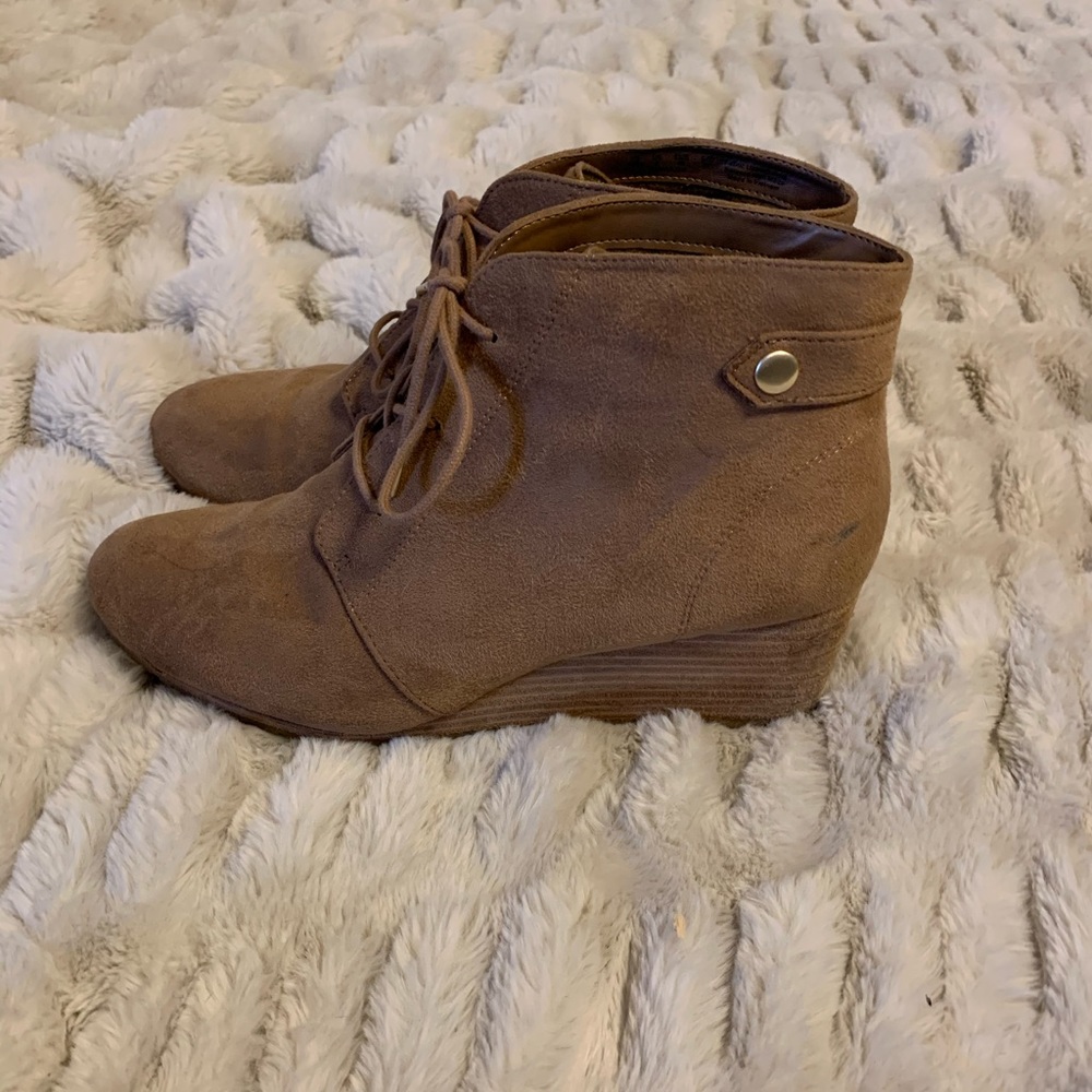 Dr. Scholl’s Conquer wedge ankle boots